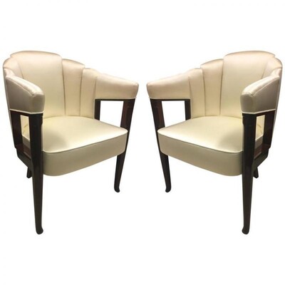 Maison Dominique early refined pair of chairs 